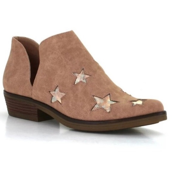 Seven7 Shoes - Seven7 Austin Ankle Booties Size 8 Slip On Pointy Toe Faux Leather Stars❣️
